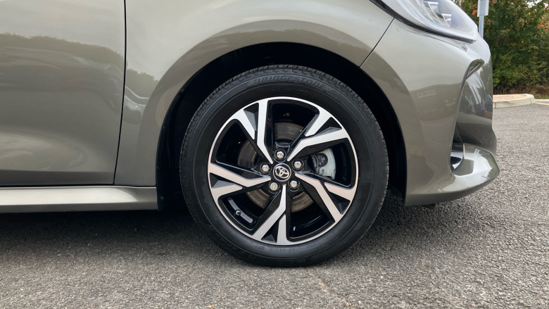 Toyota Yaris 1.5 Hybrid Design 5dr CVT Hybrid Hatchback